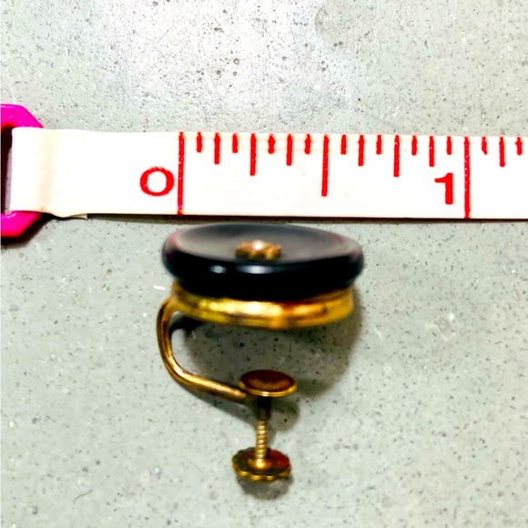 Bakelite Button Earrings - Picture 4 of 4